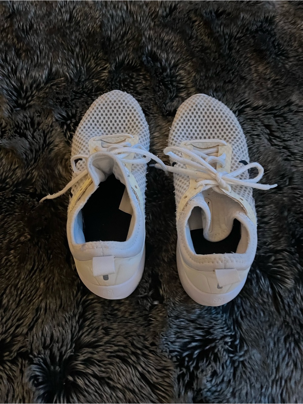 Nike White Mesh Sneakers with Black Swoosh women’s 8 - Picture 3 of 6